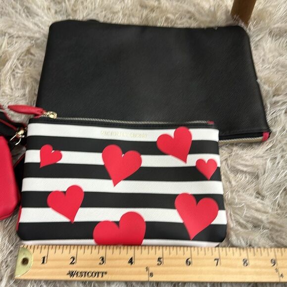 Victoria’s Secret Valentines Day Heart 
Cosmetic Bag Trio Makeup Travel Bags - Picture 9 of 16